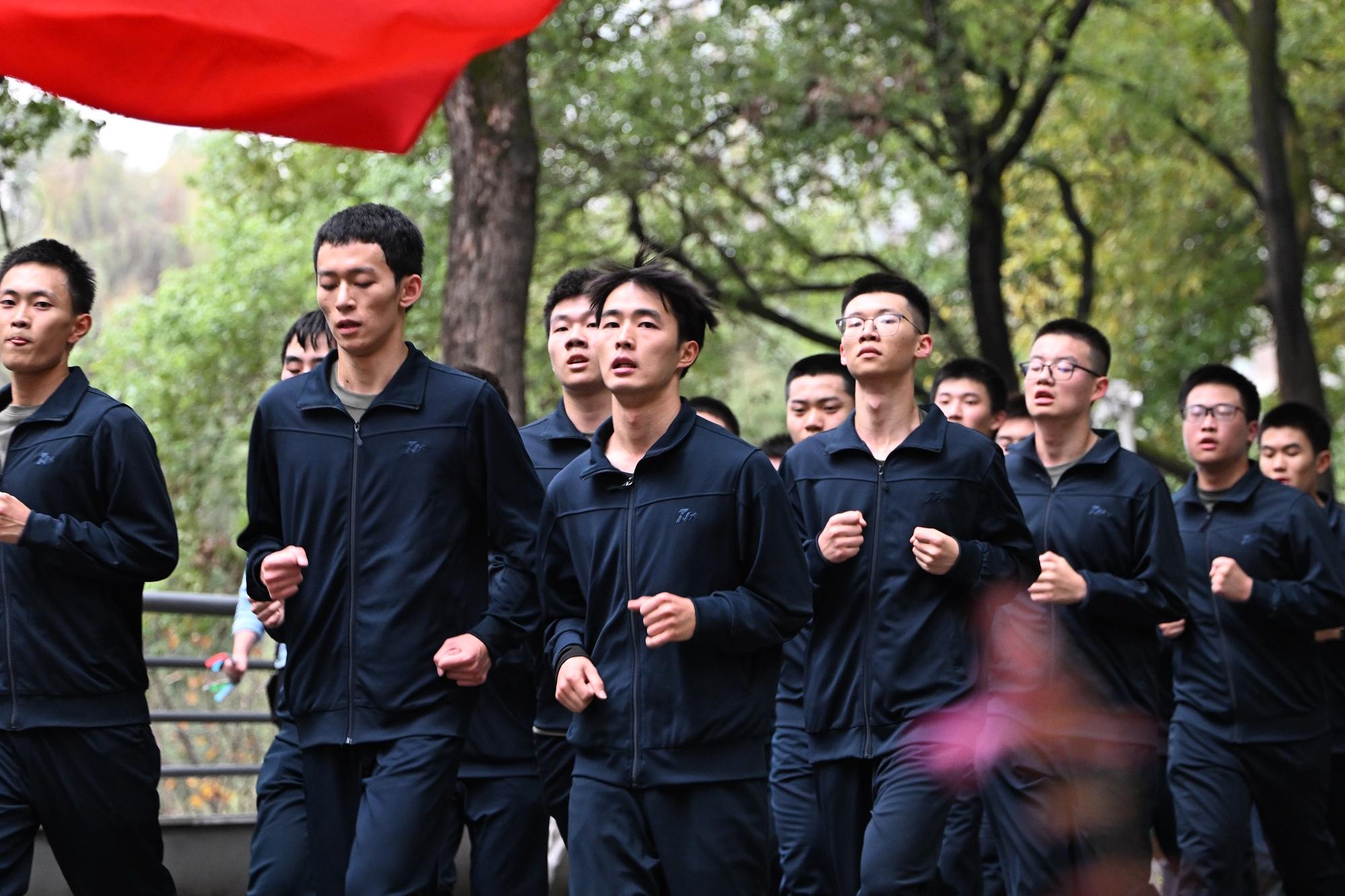 文件名称:12月6日,西南大学,5000余名师生校园健康跑。周久淞 摄JPG.JPG原图大小:0.27MB