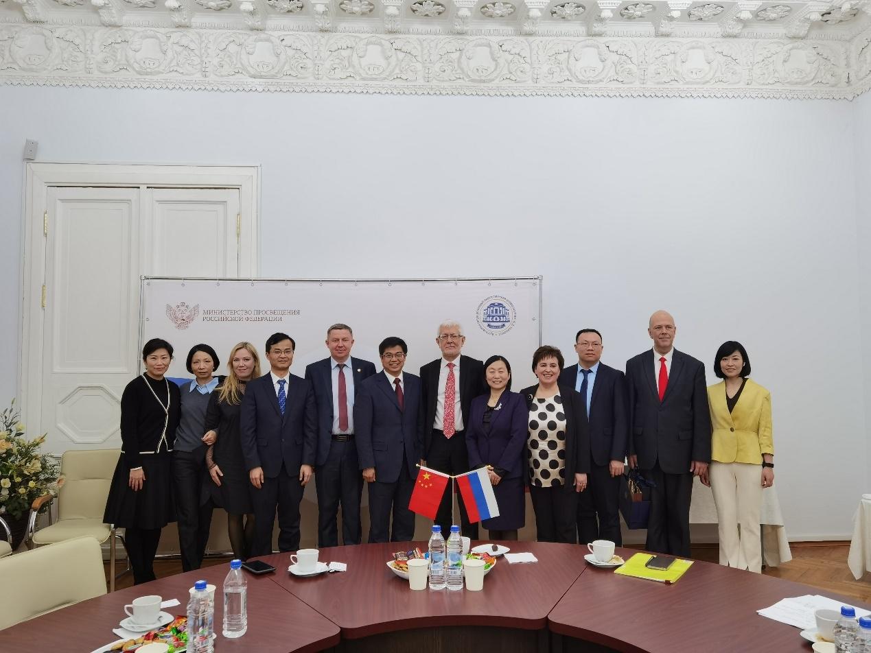 文件名称:2023年11月9日出版社与俄罗斯雅罗斯拉夫尔国立师范大学签订合作出版协议.jpg原图大小:0.13MB