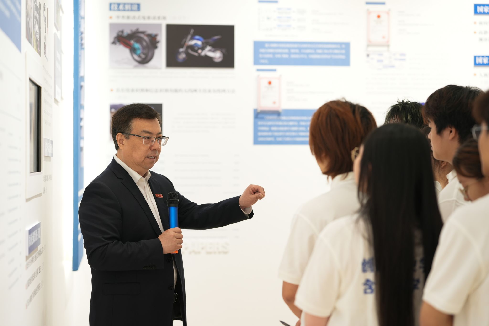 文件名称:4月25日,西南大学校长王进军为学生上思政课,讲述学校科技成果发展5。周久淞 摄.jpg原图大小:2.58MB