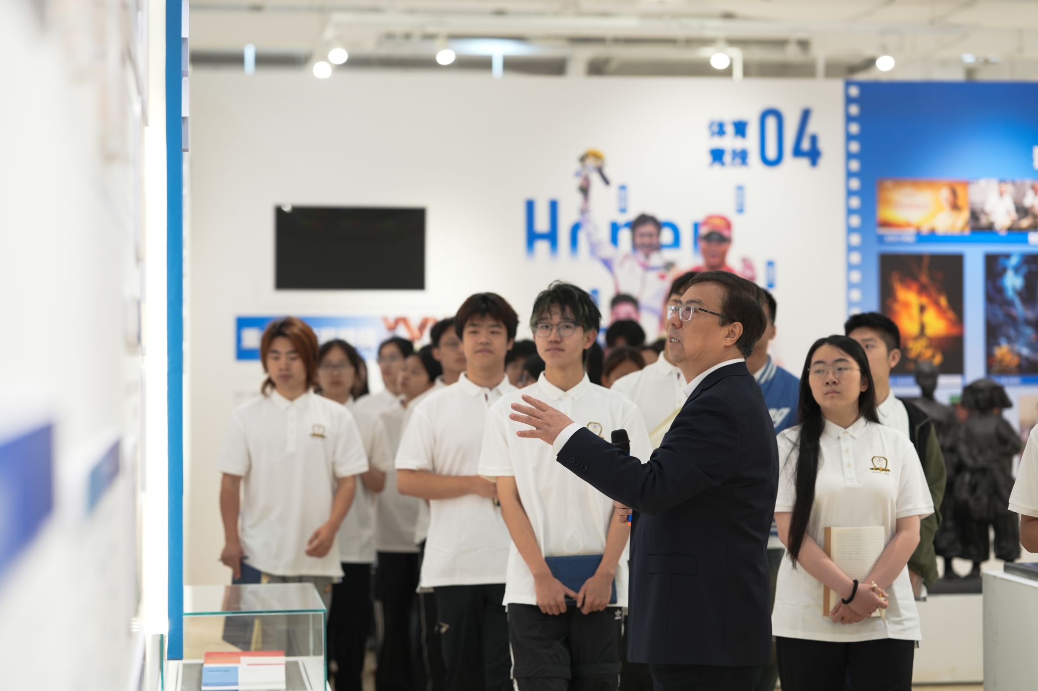 文件名称:ce4d7508dc37ac7c2396b2367ab2126.jpg原图大小:3.25MB