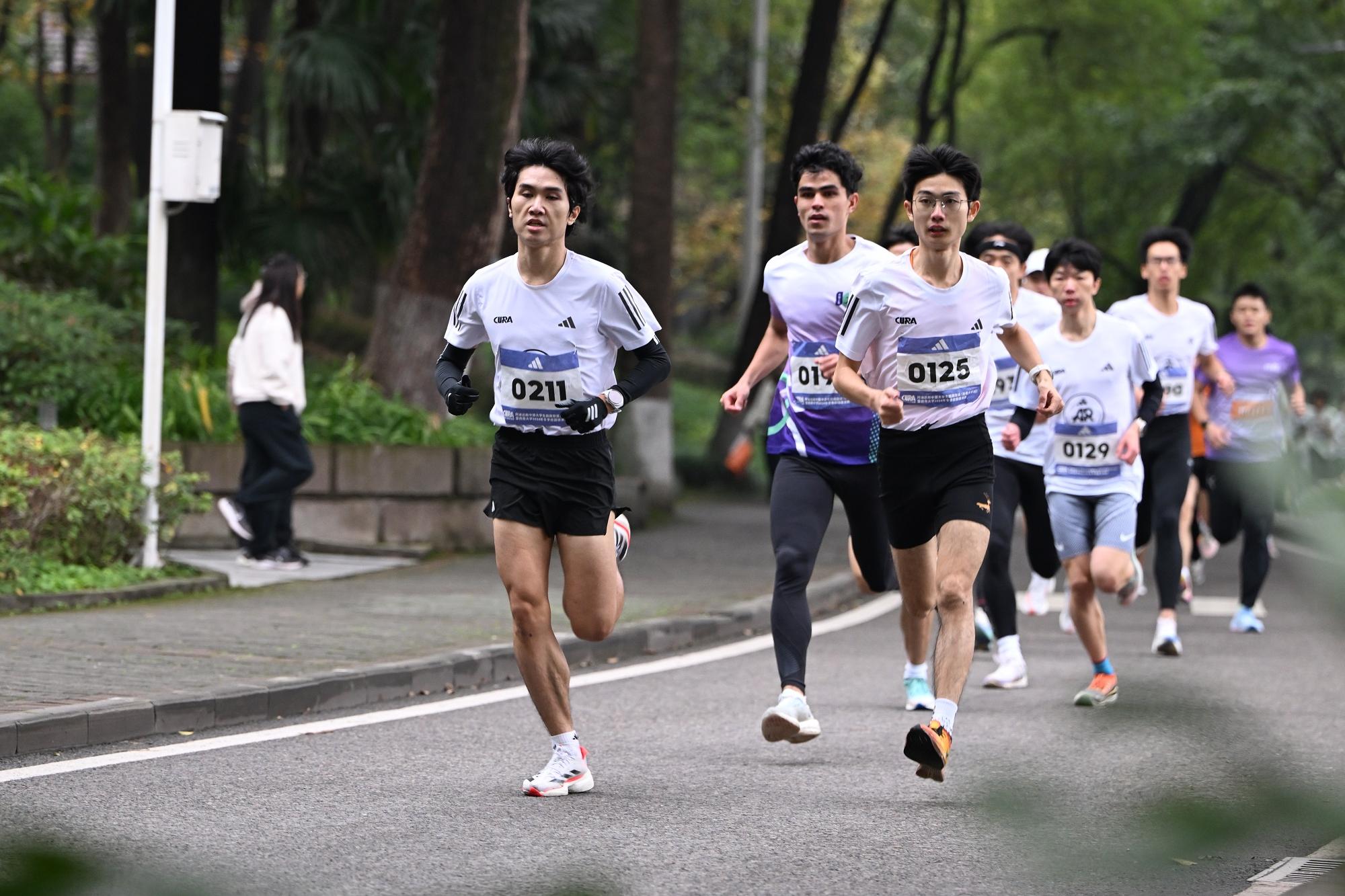 文件名称:12月6日,西南大学,5000余名师生校园健康跑。周久淞 摄.j.JPG原图大小:0.29MB