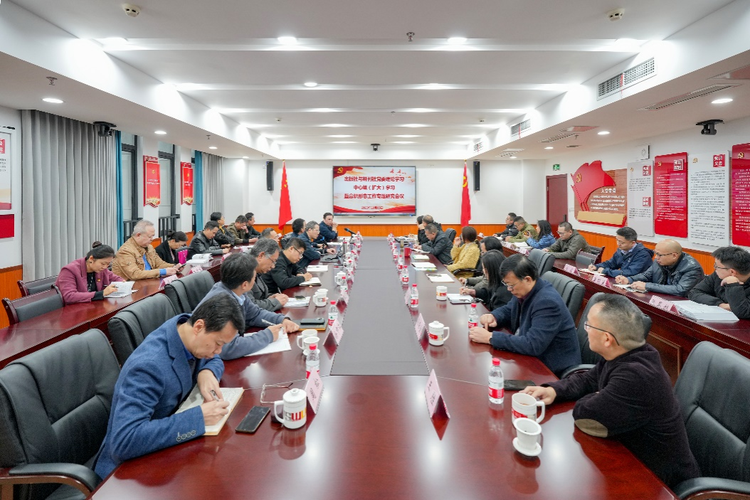 文件名称:2023年11月,出版社与期刊社党委理论学习中心组(扩大)学习暨意识形态工作专题研究会议.png原图大小:1.42MB