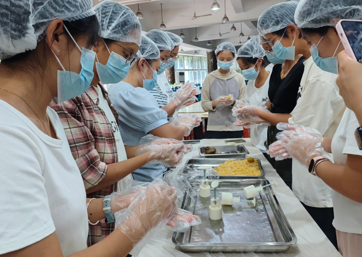 文件名称:做月饼.jpg原图大小:0.95MB